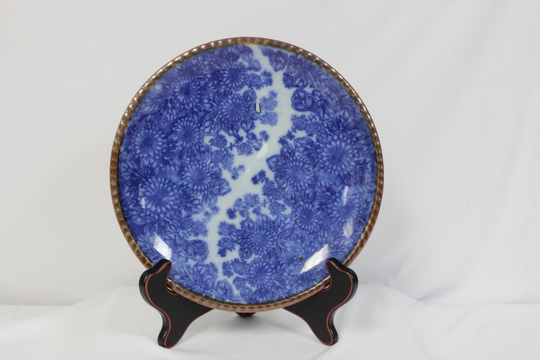 A Japanese Blue and White Plate: 8 3/4" in diameter - 19th century