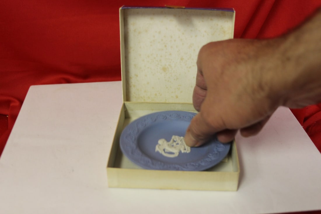 A Wedgwood Small Plate: Boxed - 4 3/8" in diameter