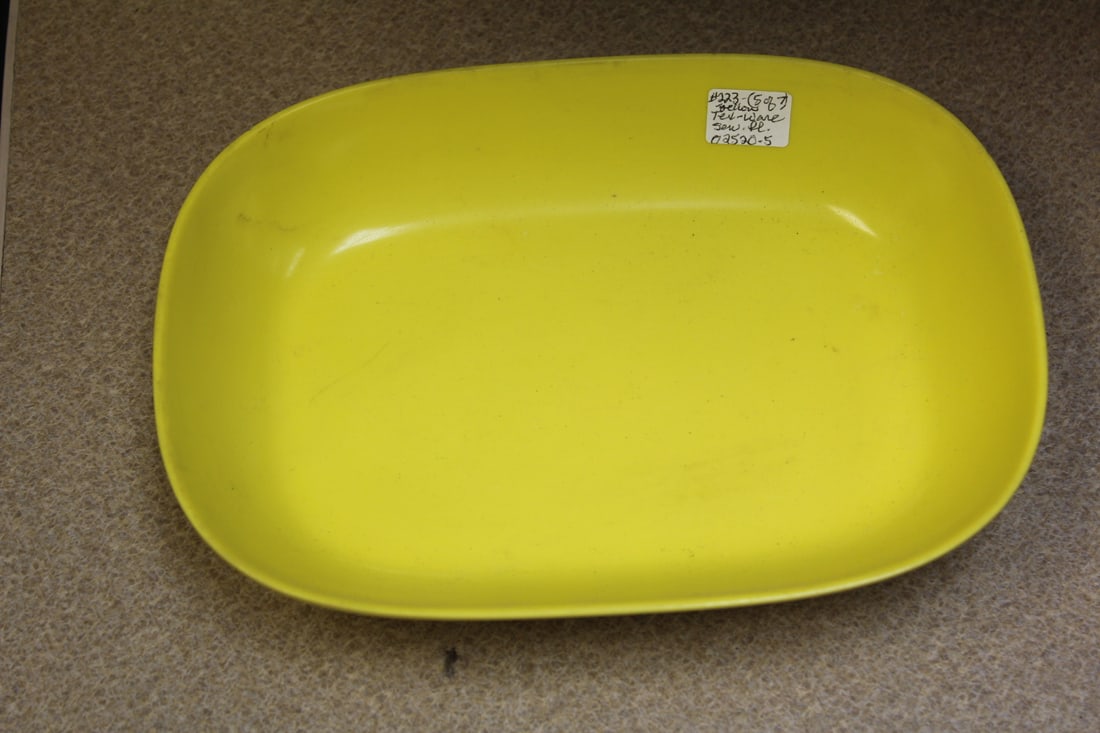 Texas Ware Retro Bowl: retro plastic rectangular bowl - 8 5/8" in diameter