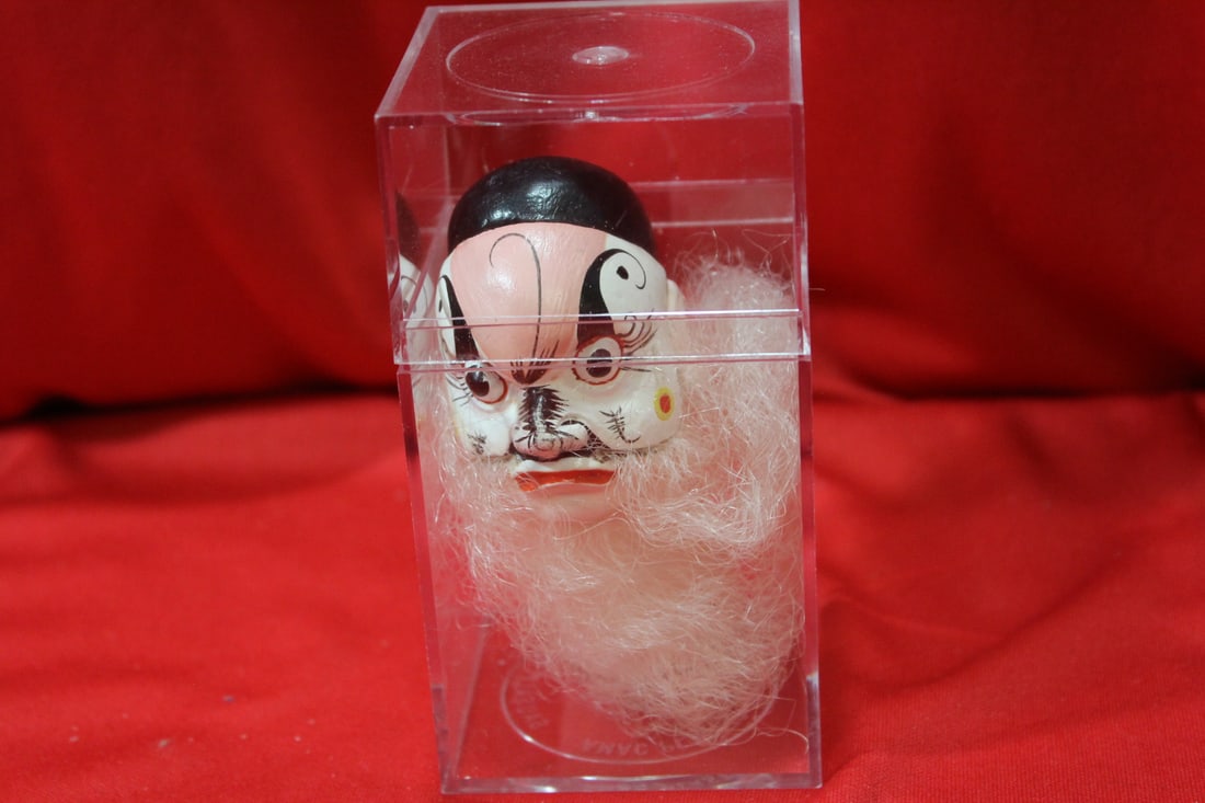 A Plastic Head: overall= 4 1/4" tall