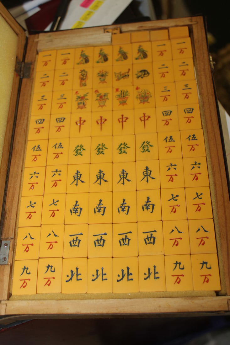 1940's Bakelite Mahjong Set: small= each tile 1" x 3/4" - box= 11 1/4" x 7 1/4'