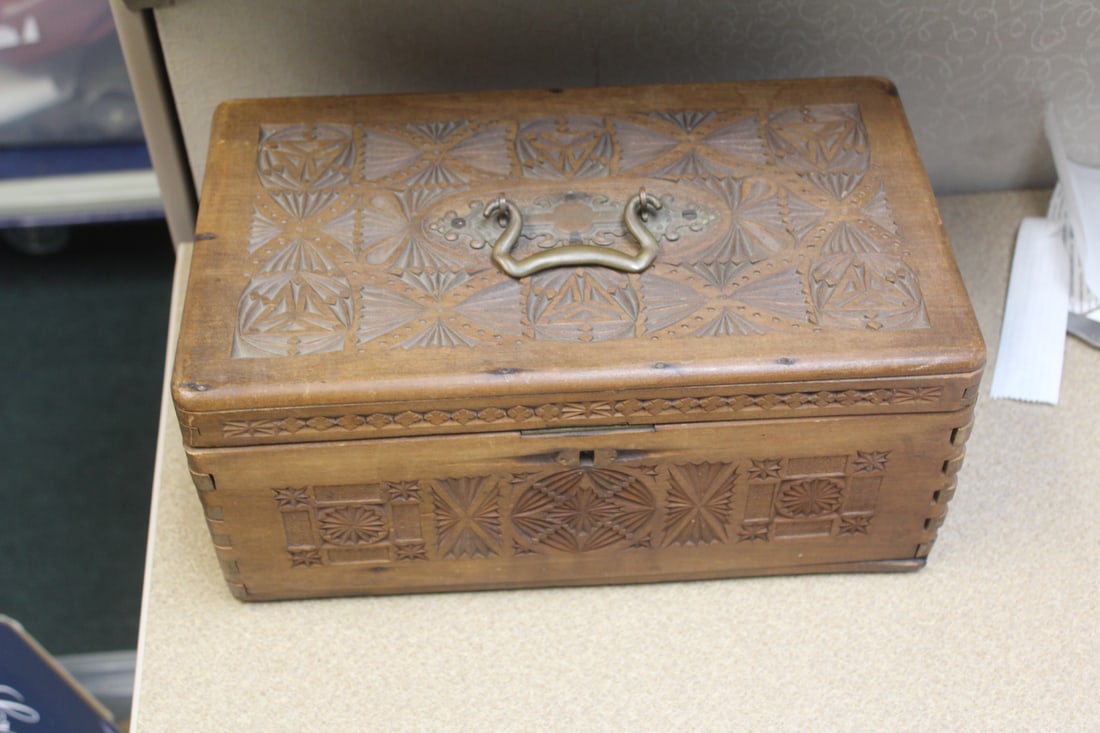 Vintage Carved Wooden Box (1 of 10)