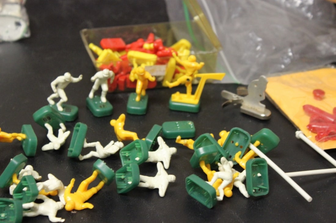 Large Lot of Vintage Plastic Figures/Toys: As shown on photos