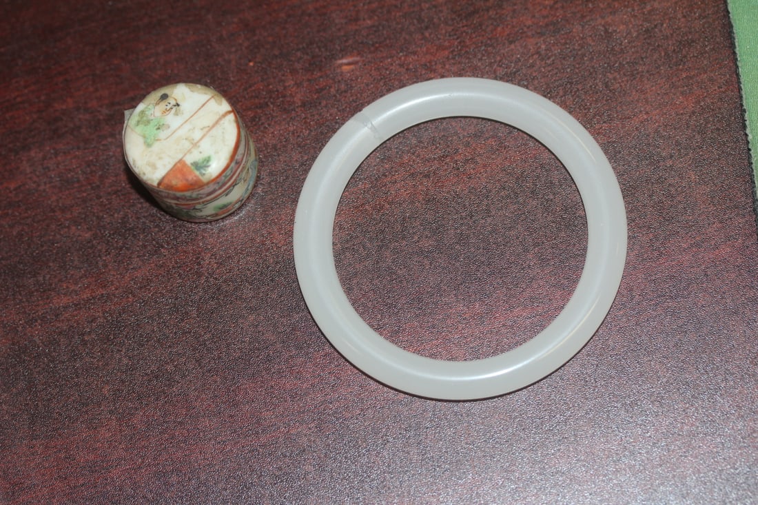 Lot of 2 Chinese Articles: please note: both have issues=bracelet is broken and glued back, small Rosemedallion box has chips - both sold as found