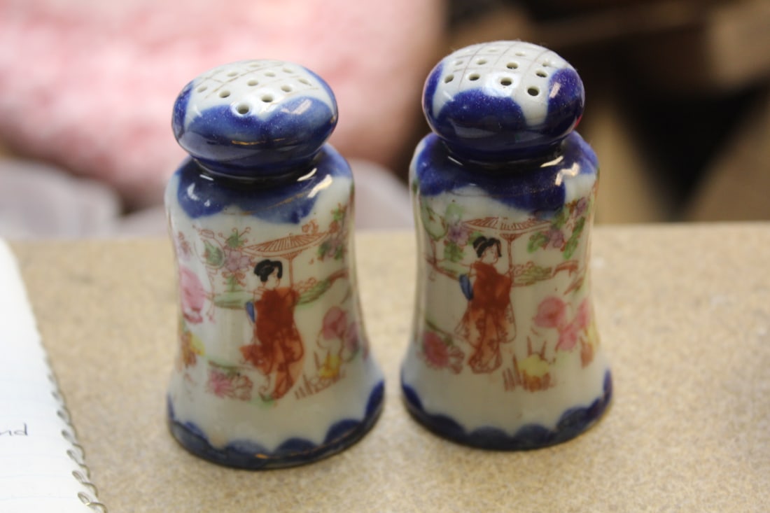 Pair of Kutani Ceramic Salt and Pepper Shakers: 3 3/8" tall each