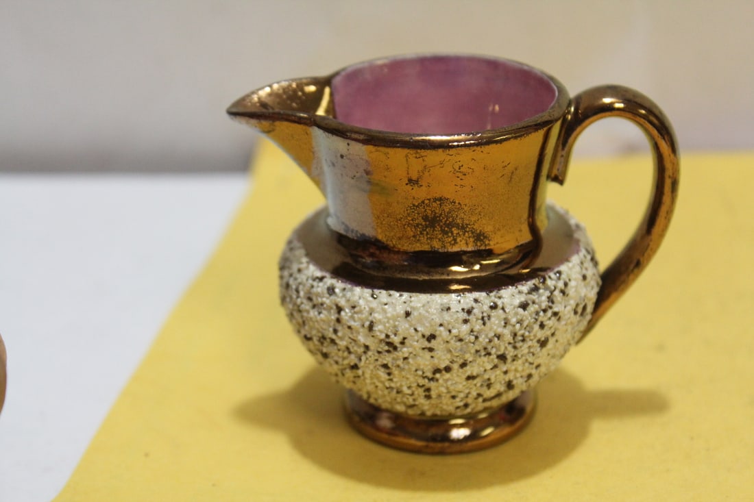 A Lusterware Ceramic Creamer: 2 1/2" tall