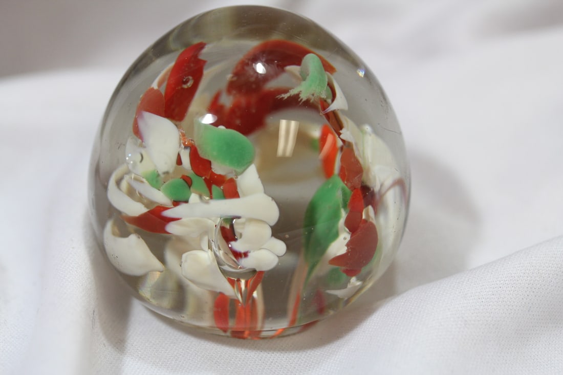 An Artglass Paperweight: 2 1/2" tall