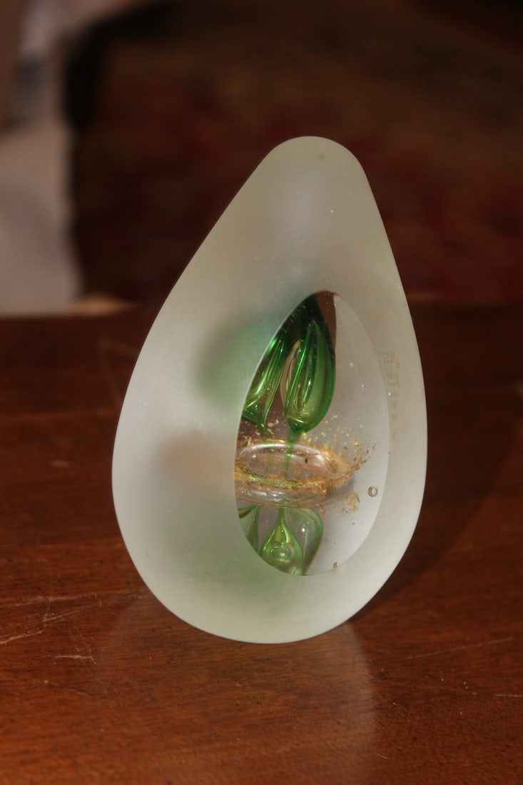 Art Glass Paperweight: 4 1/4" tall