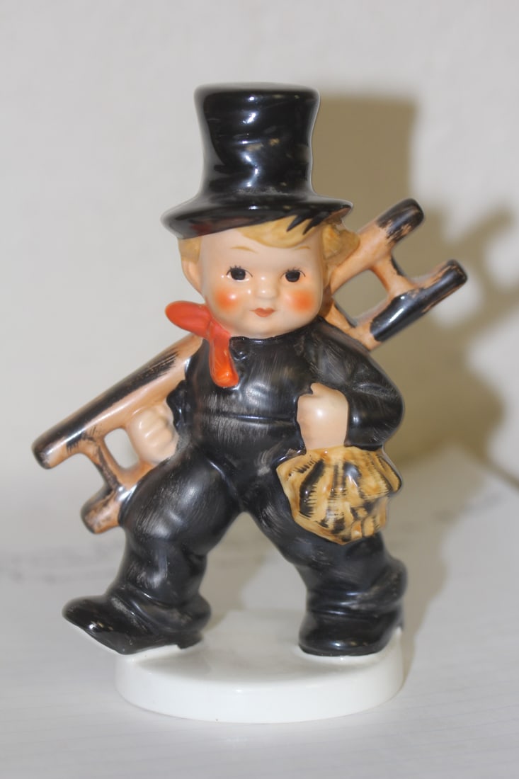Hummel or Goebel Figurine: 5 1/4" tall