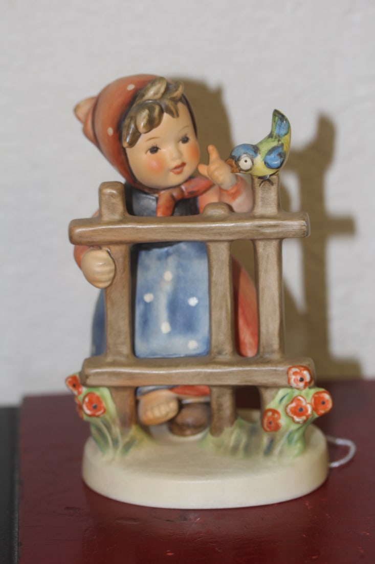 Hummel Figurine: 5 1/4" tall