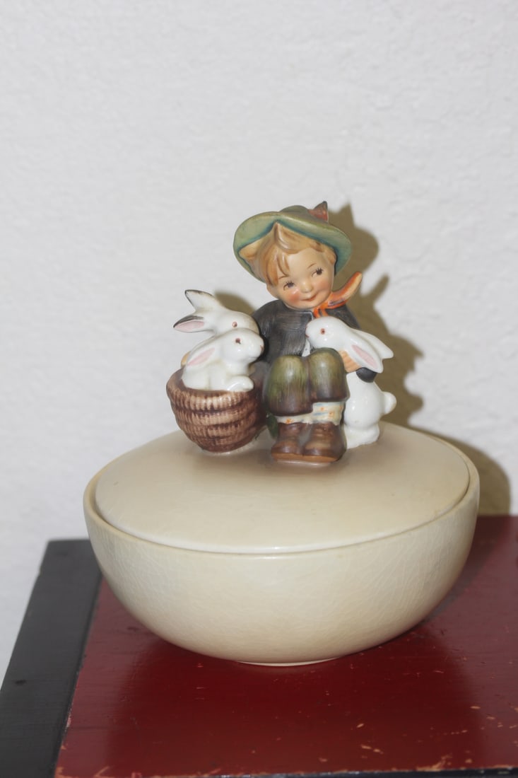 Hummel Bowl: 1950's , full bee - 7" tall