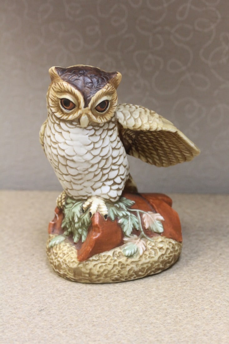 Ceramic Owl: 5 1/2" tall