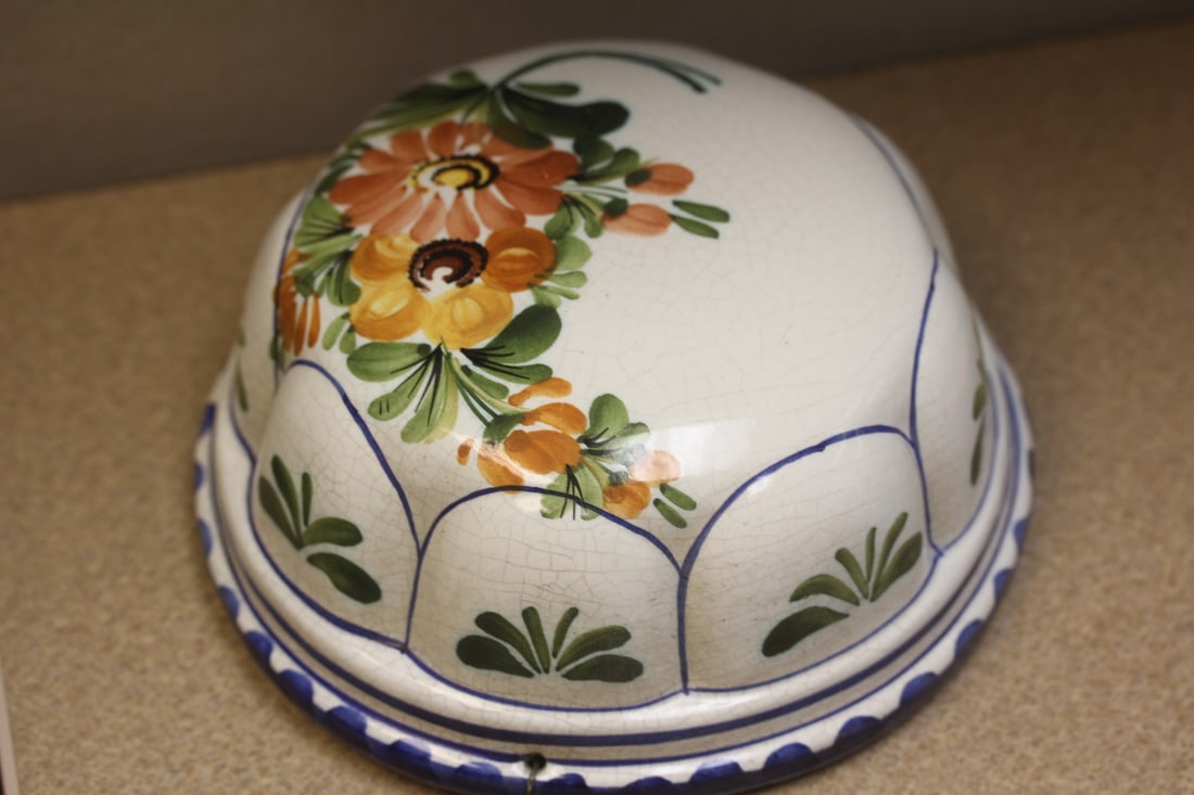 Vintage Italy Ceramic Mold: wall hanger - 7 3/8" in diameter