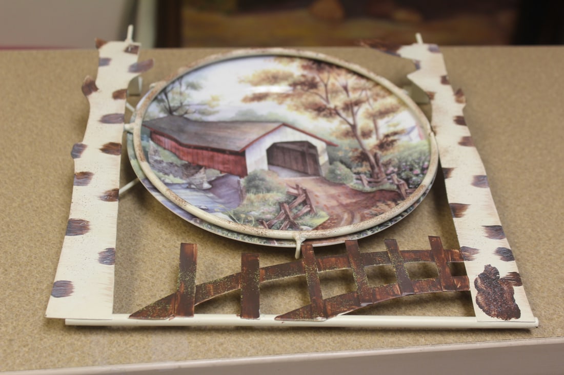 Ceramic plate wall hanger: ceramic and metal, 11 1/2" tall