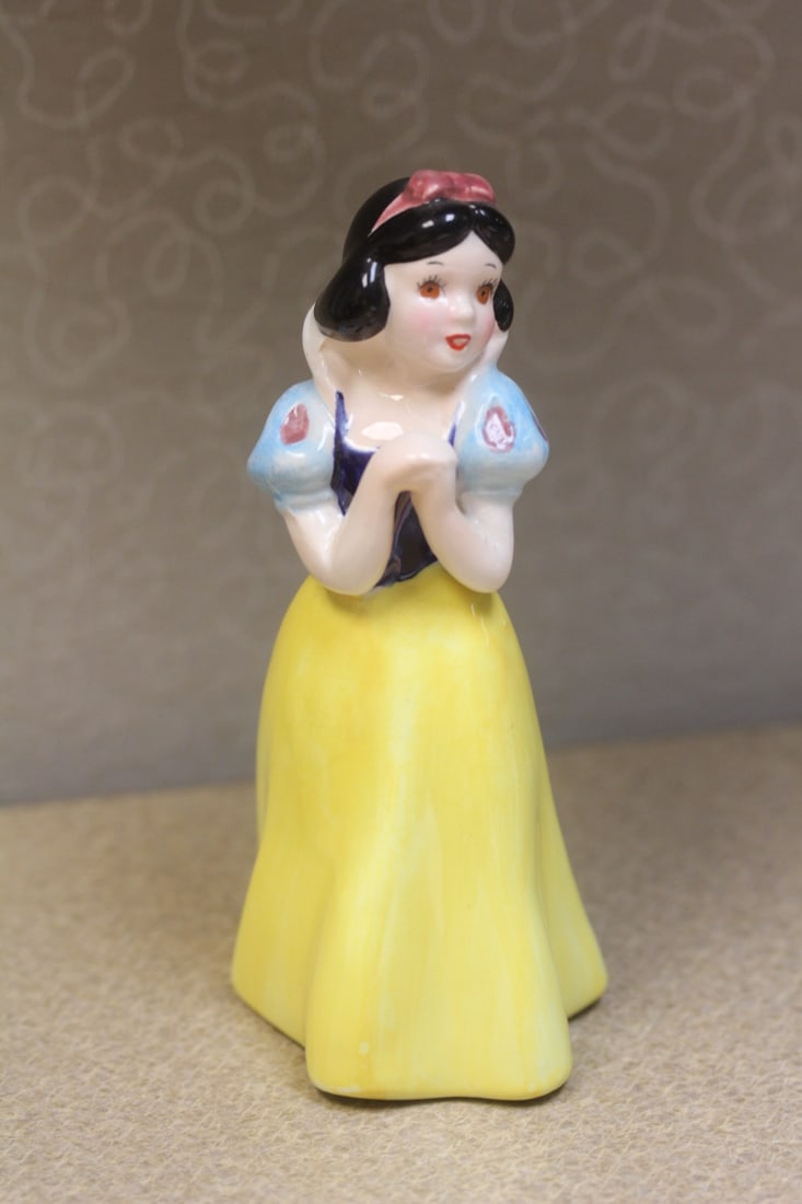 Disney Snow White figure: ceramic 5 1/2" tall, Japanese