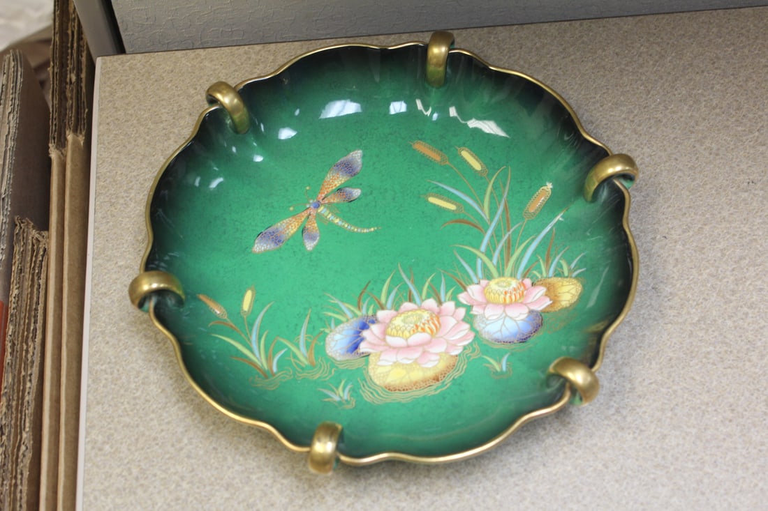 Carlton Ware Ceramic Bowl: unusual pattern - 9" in diameter