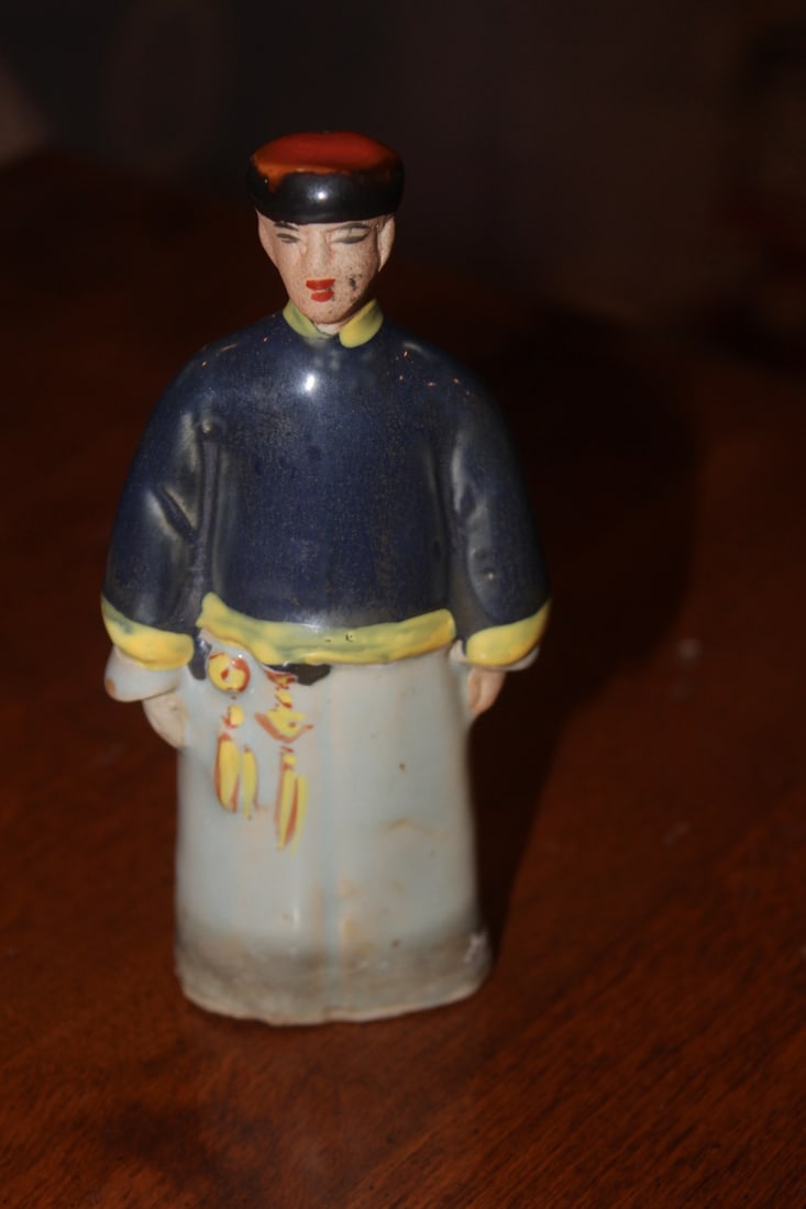 Vintage Oriental Man Figurine: ceramic - 5 3/8" tall