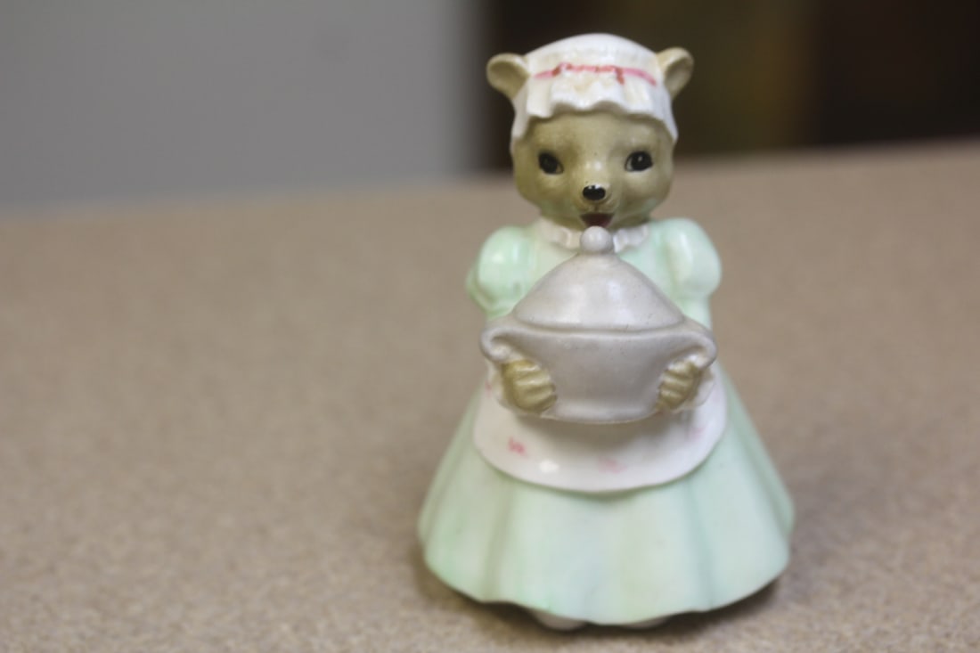 Ceramic Mama Bear: 4 3/8" tall