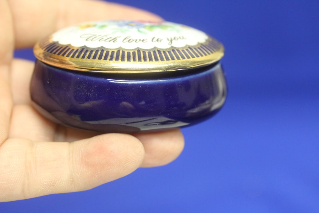 Mother's Day Trinket Box: ceramic - 2 1/2" in diameter