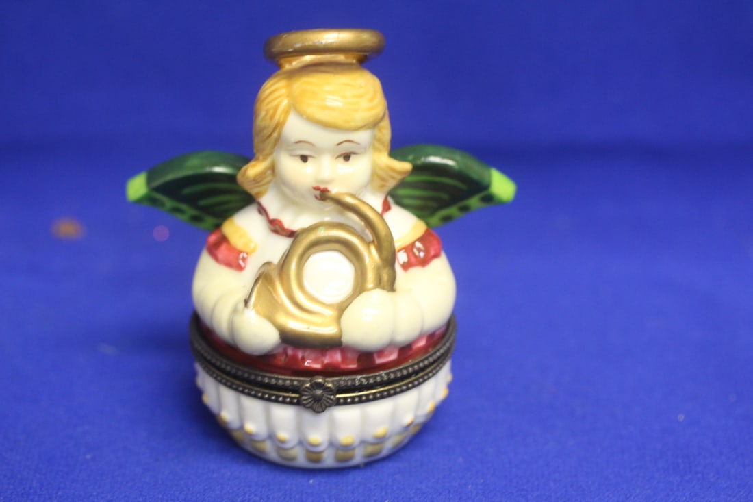 Villeroy and Boch Angel Ceramic Trinket Box: 4 inches tall