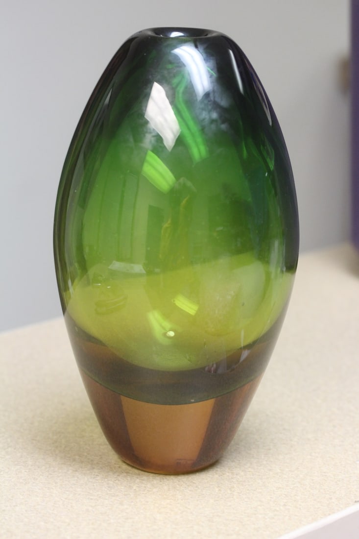 Heavy Artglass Vase (1 of 6)