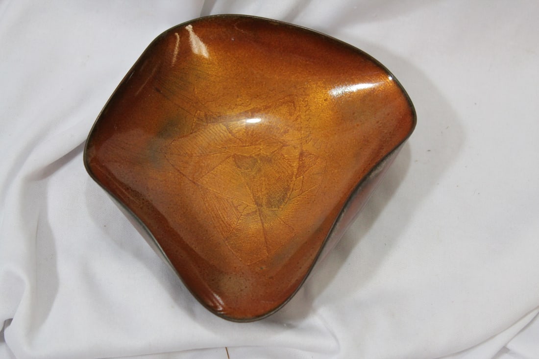 A Modern Enamel Bowl: 5 3/4" in diameter