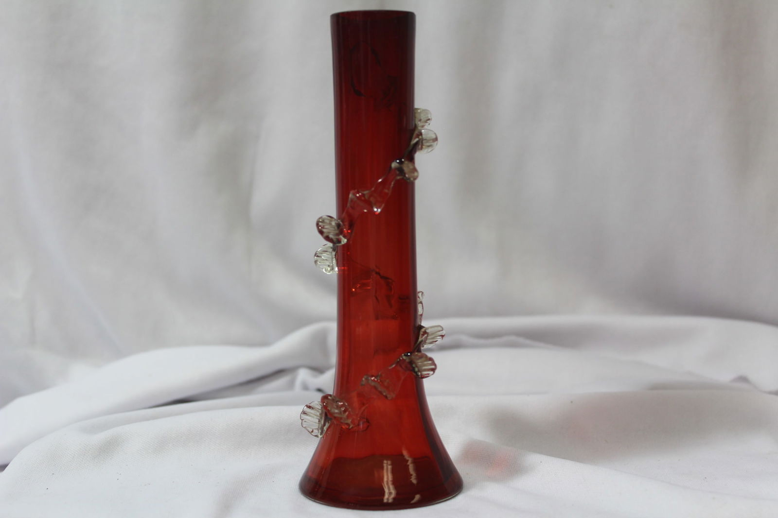 A Ruby Red Glass Vase (1 of 4)