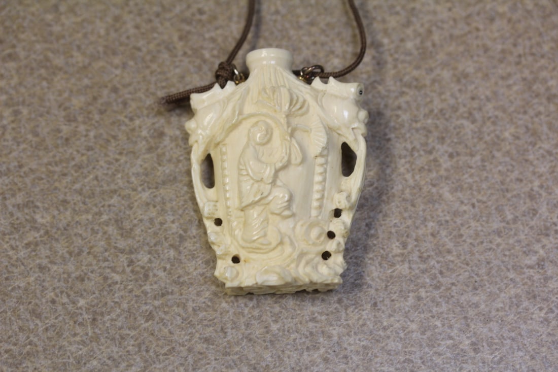 Well Carved Chinese Snuff Bottle: most likley bone - please note: no stopper - 2 3/8" tall