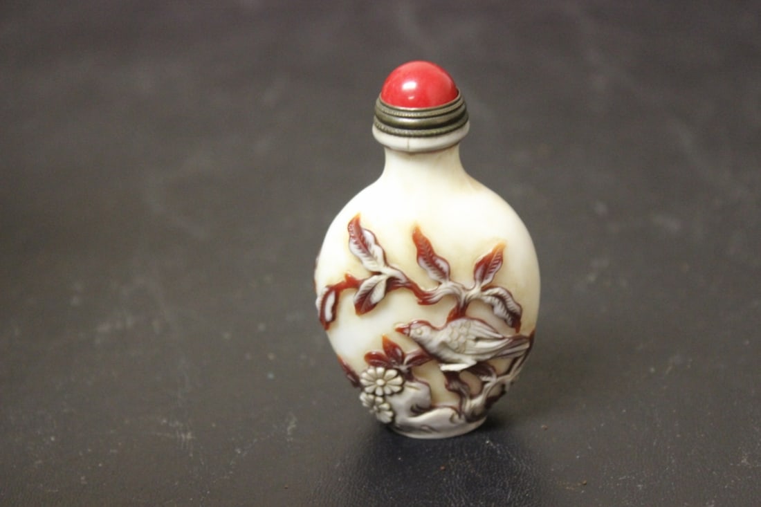 A Chinese Peking Glass Overlay Snuff Bottle (1 of 3)