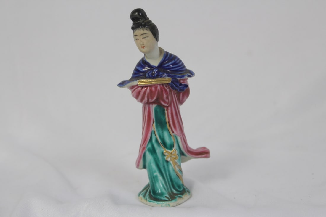 A Vintage/Antique Chinese Ceramic Lady: marked China and appears to have a maker's or artist signature on the bottom - 4 3/8" tall