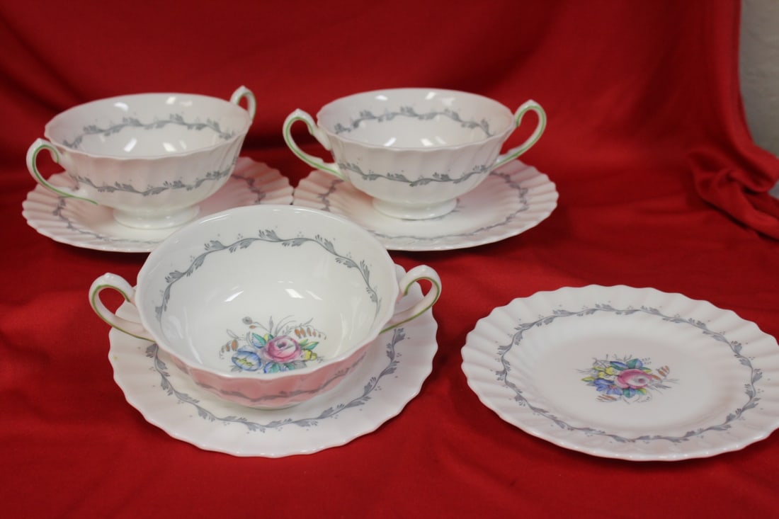 Set of Royal Doulton Soup Bowl: with underplate - one extra underplate - 4 5/8" in diameter without the handle