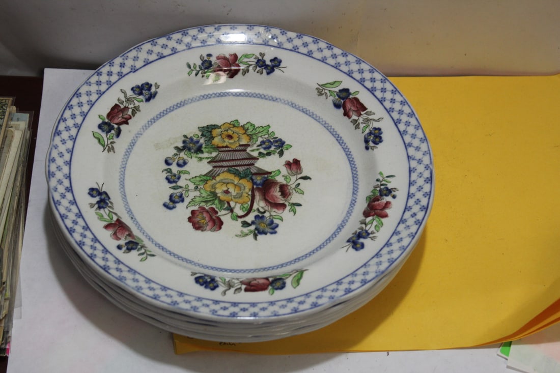 Set of 6 ceramic Spode Plates: Ovington Brothers, England - 9 1/8" in diameter each