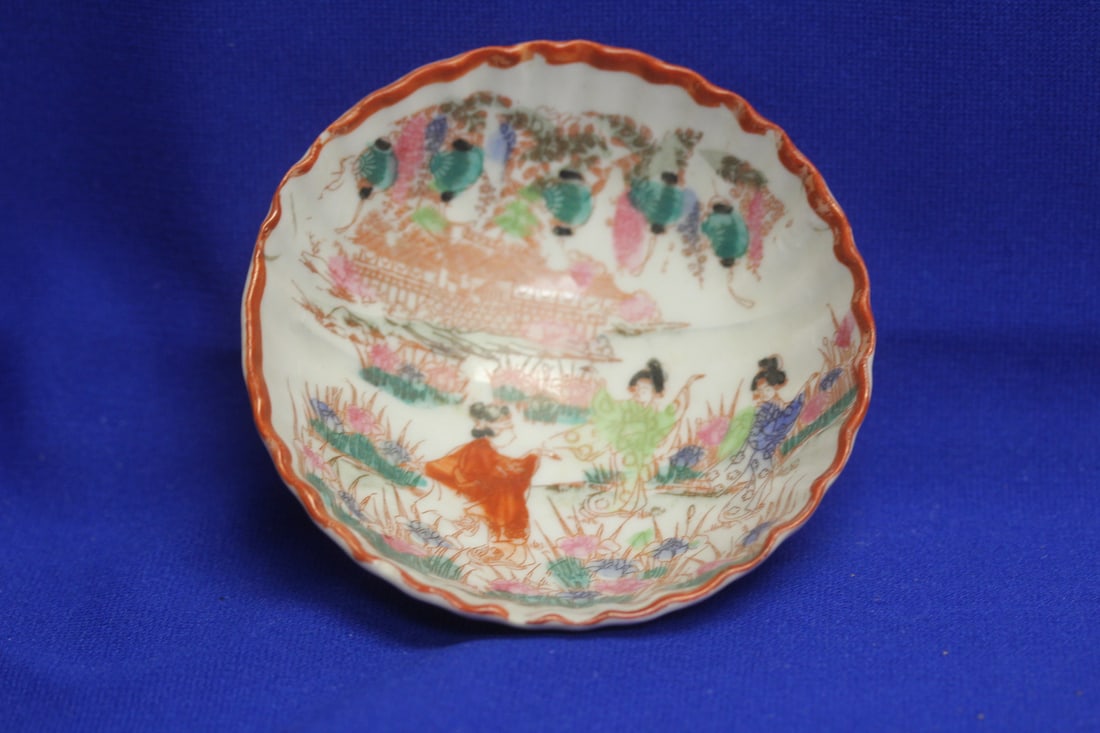 A Japanese Nippon Geisha Girl Bowl: 4 1/2" in diameter