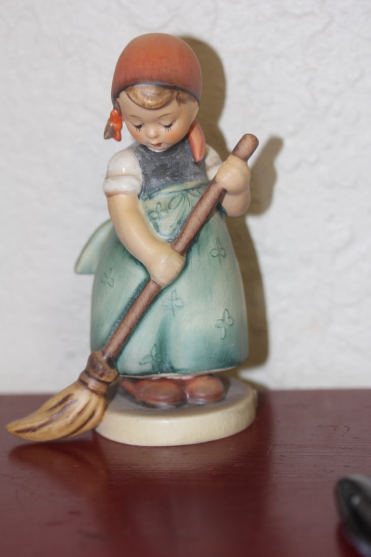 Hummel Figurine (1 of 6)