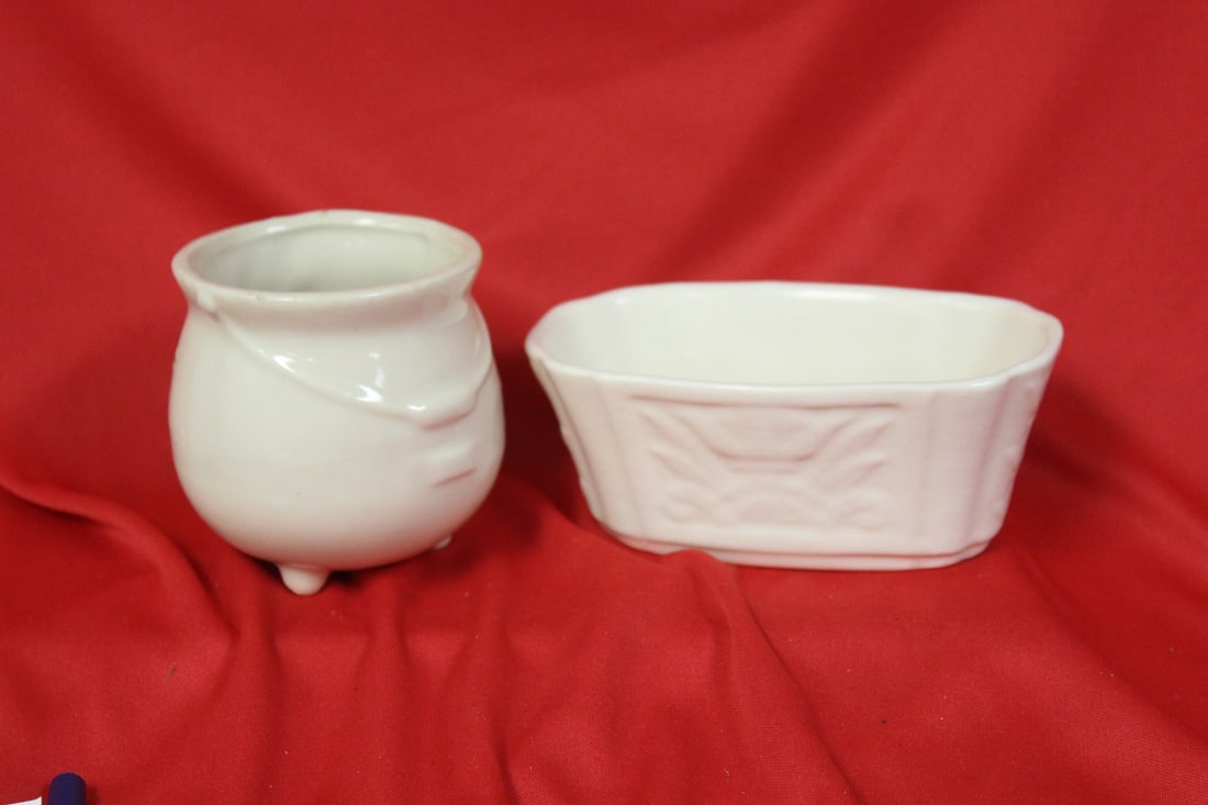 Lot of 2 Shawnee Plant Pots (1 of 9)