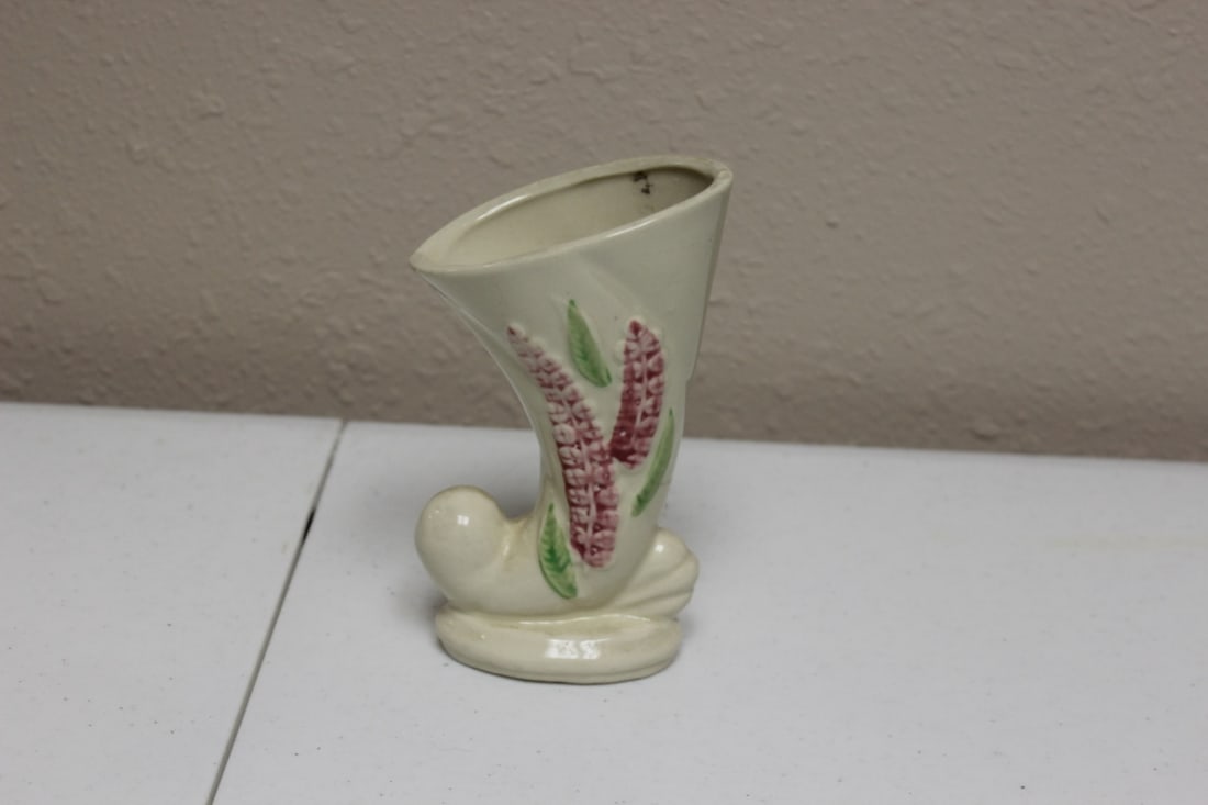 A Shawnee Cornucopia Vase: 5 5/8 inches tall