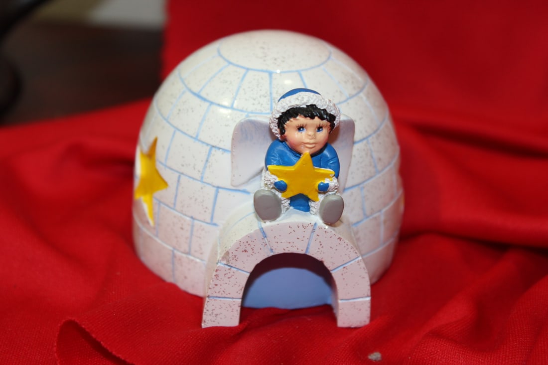 A Resin Igloo: 2 1/2" tall