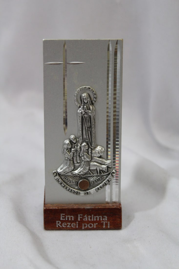 Em Fatima - A Religious Piece: 3 3/4" tall