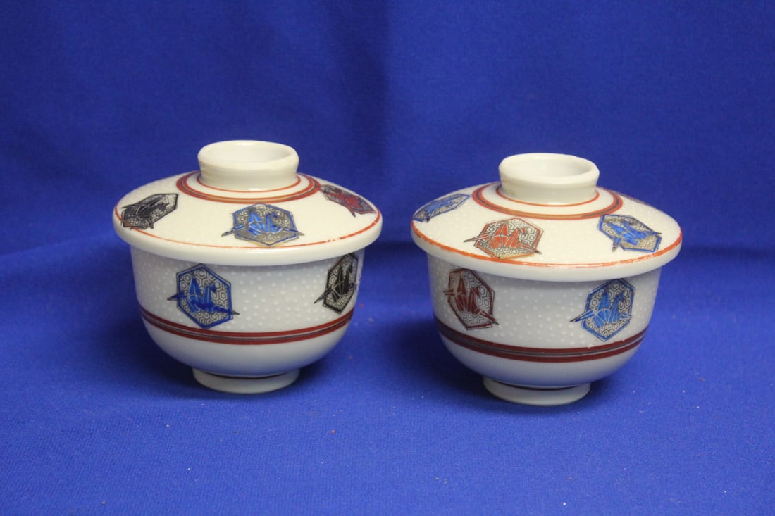 Set of 2 Vintage Japanese Ceramic Bowls: with lids - 4 inches tall