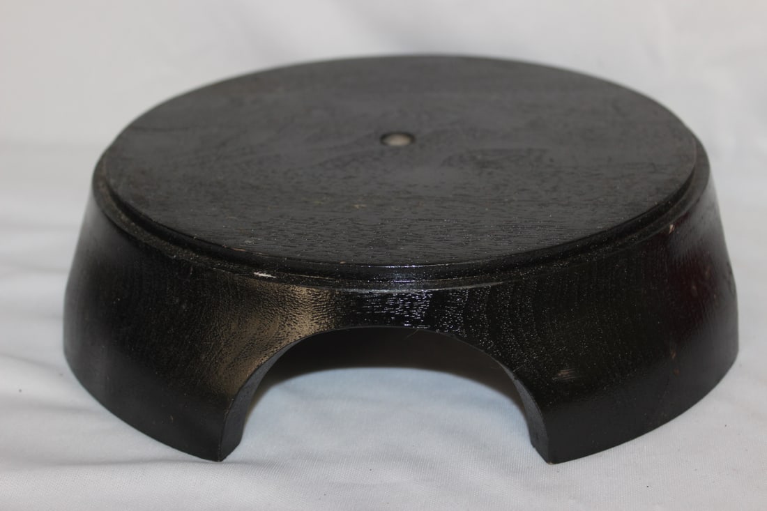 A Vintage Wooden Stand: 8" in diameter