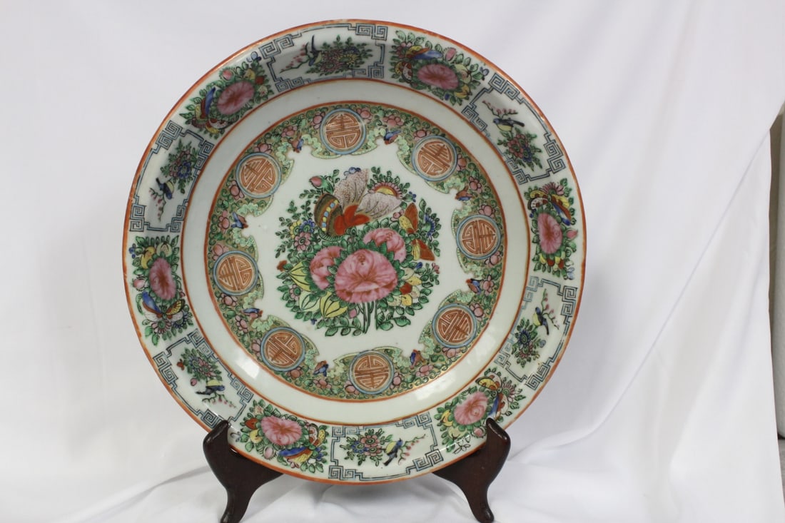 A Chinese Rosemedallion Basin: early 20th century - 11" in diameter
