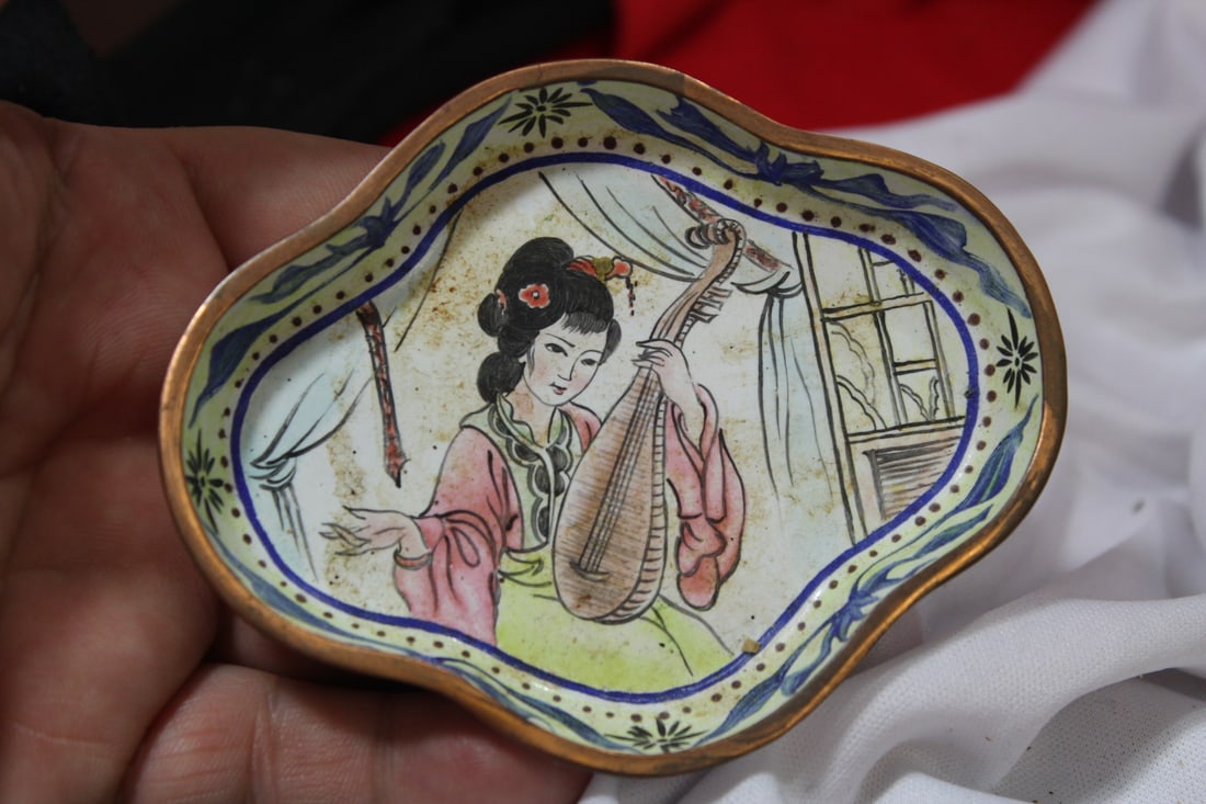 A Chinese Enamel Dish: 3 7/8" across