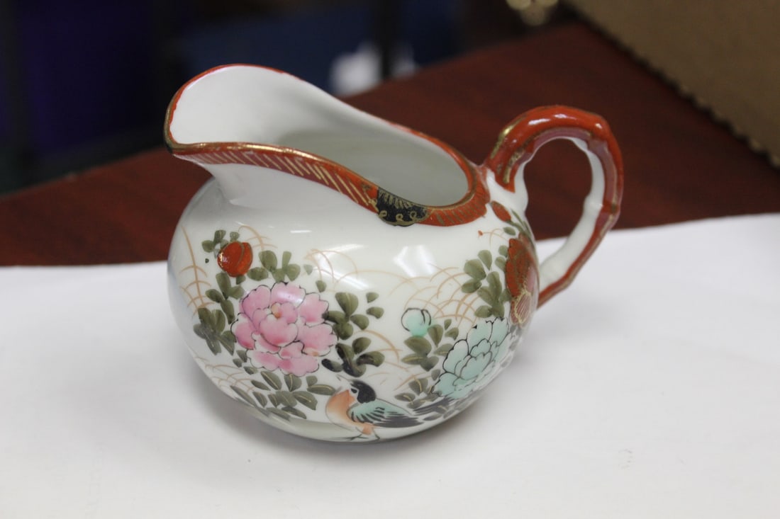 A Kutani Creamer (1 of 6)
