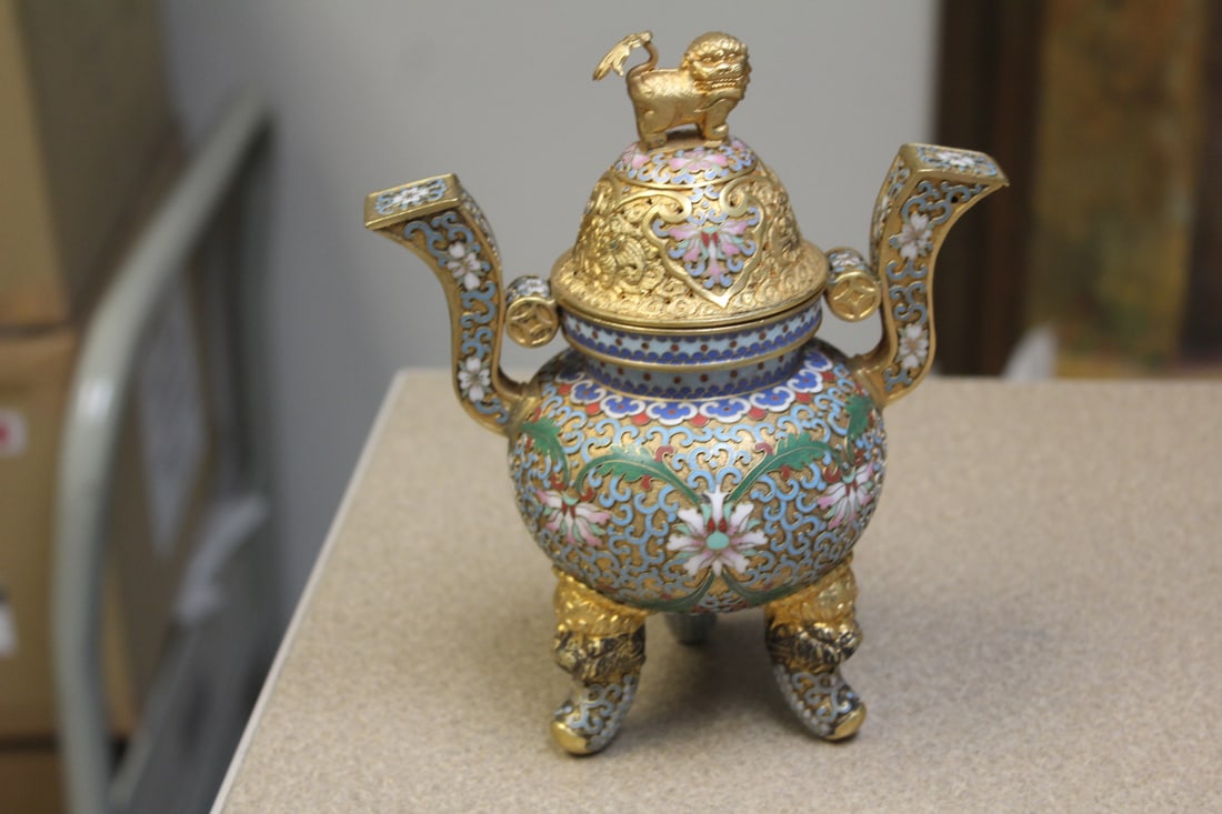 Chinese Cloisonne Urn (1 of 11)