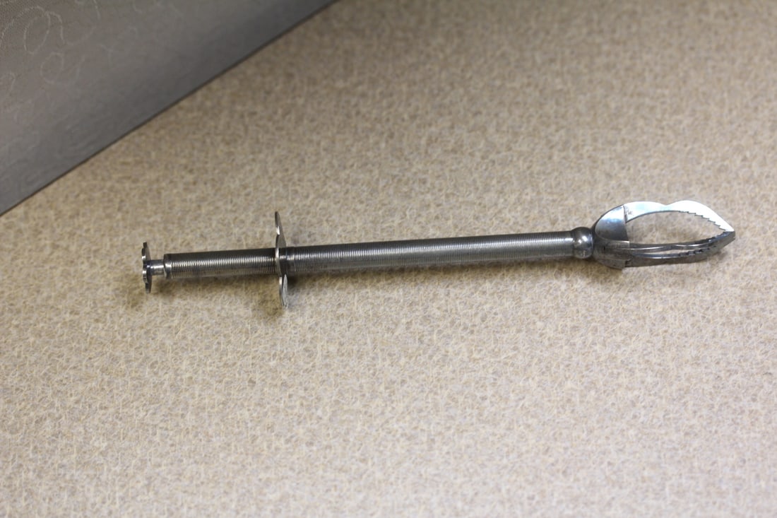 French Ice Grabber: 7" long