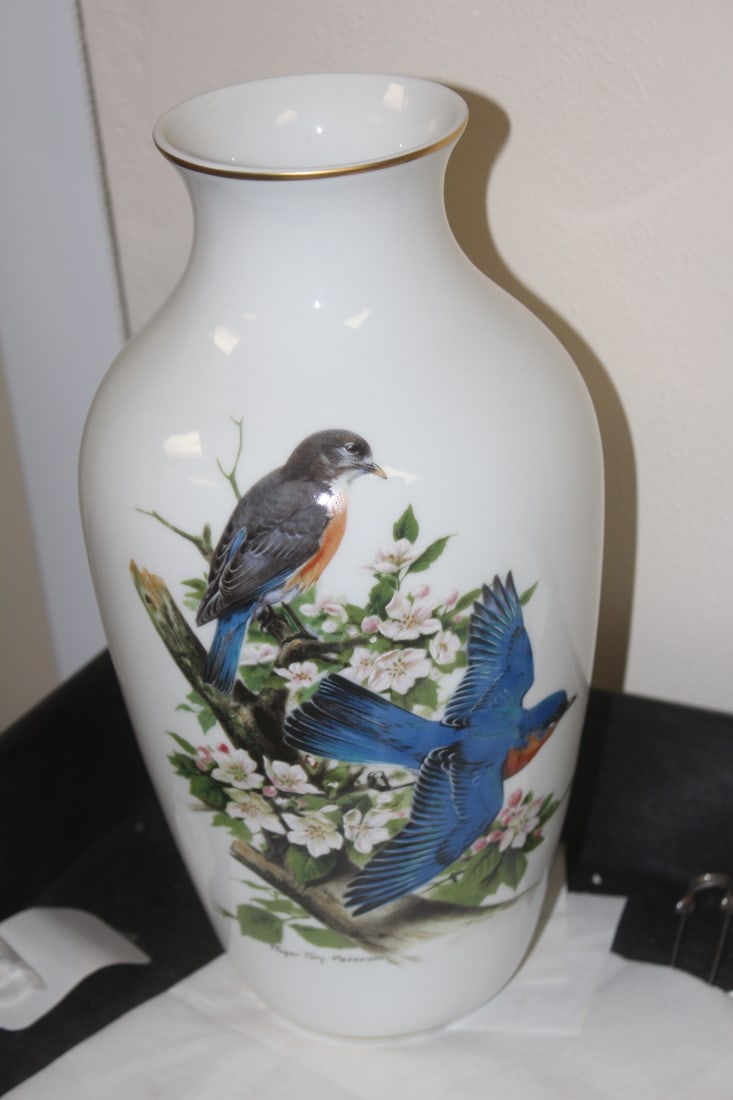 Kaiser Danbury Mint Bluebird Vase: 11 1/4" tall