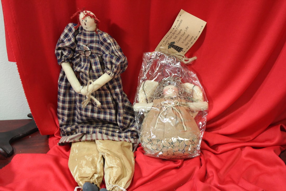 Lot of 2 Cloth Dolls (1 of 7)