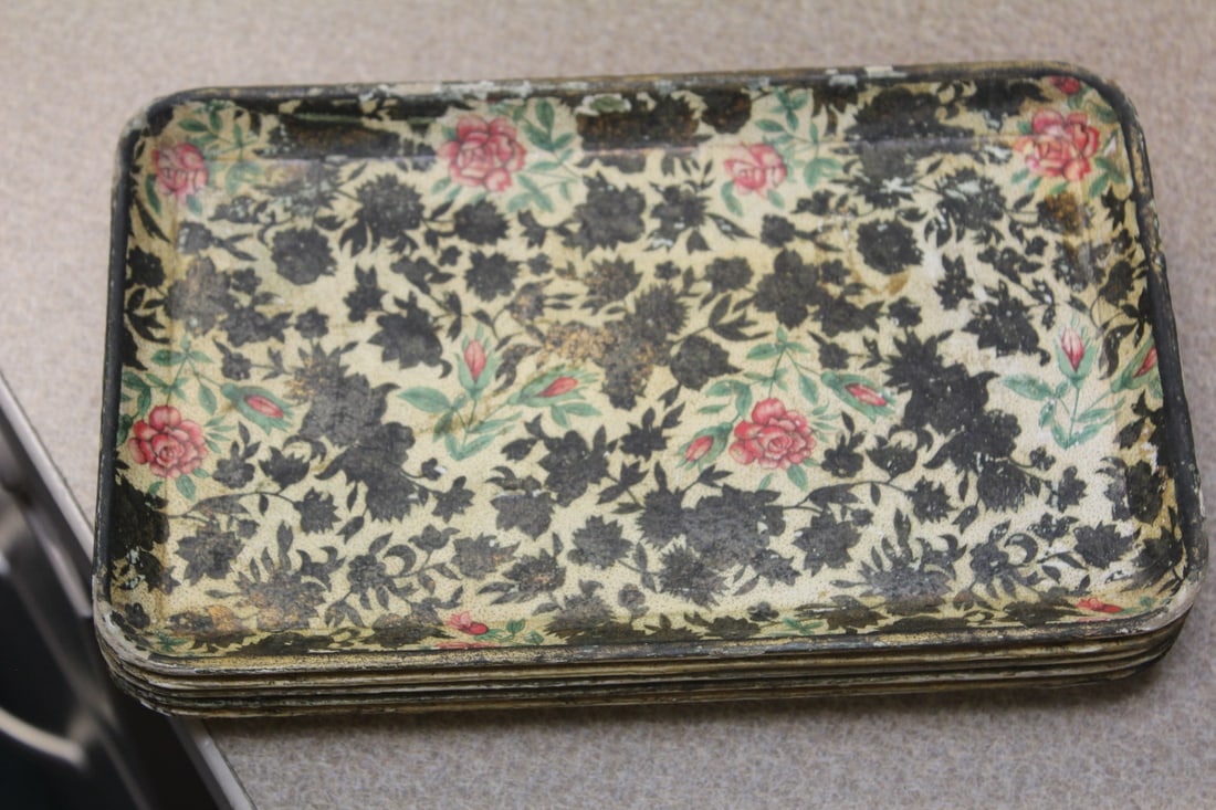 Lot or Set of 5 Japanese Trays: paper mache - 8 1/2" across