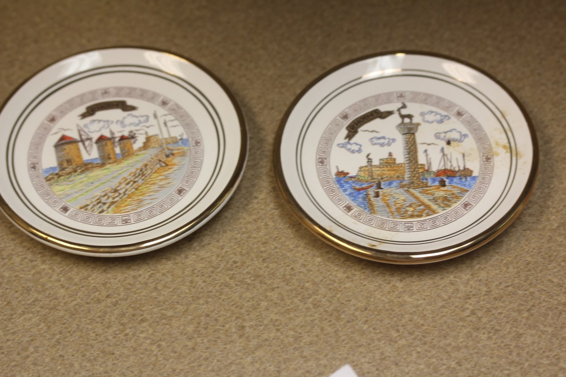 Lot of 2 Collector's Plate: G.S. presenta - each= 4 7/8" in diameter