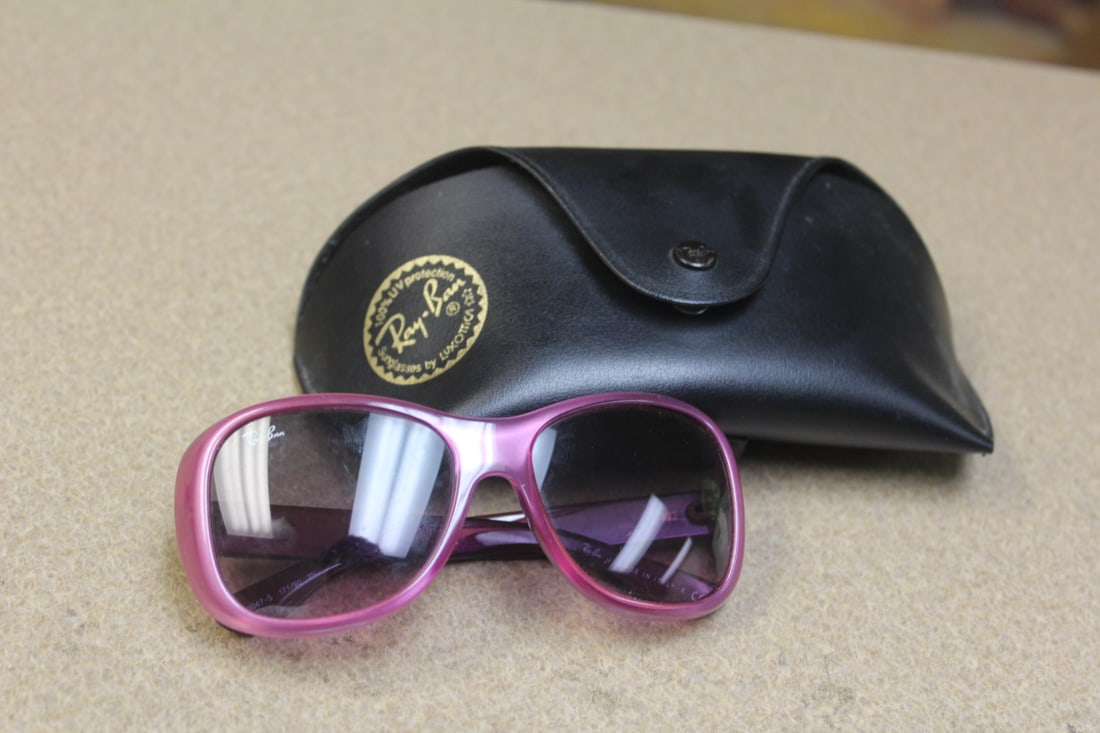 Ray Ban Sunglass: as shown
